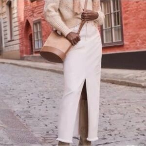 NWT Ann Taylor LOFT Women’s Frayed Ivory Denim Maxi Skirt Front Slit Size 6